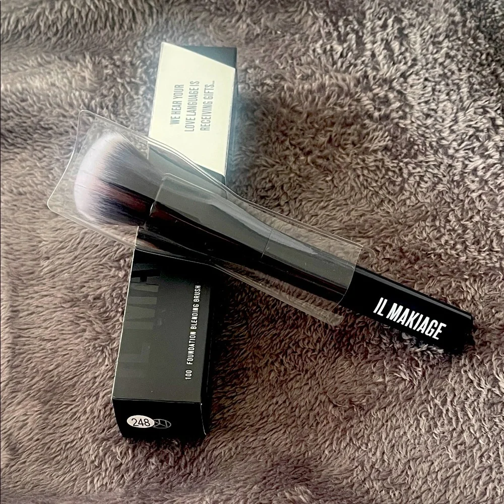IL MAKIAGE Foundation Blending Brush